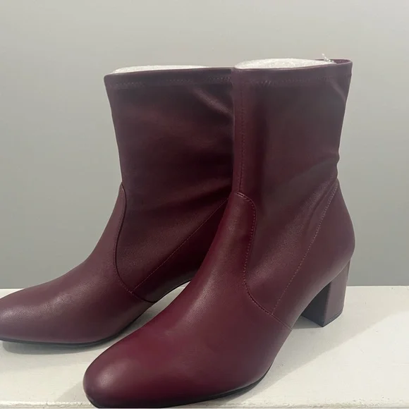 Stuart Weitzman Burgundy/Cranberry Heeled Boots. Stylish and comfortable. - Picture 2 of 12